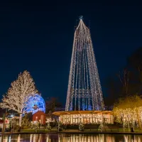 Foto av Sky-Tower med julelys