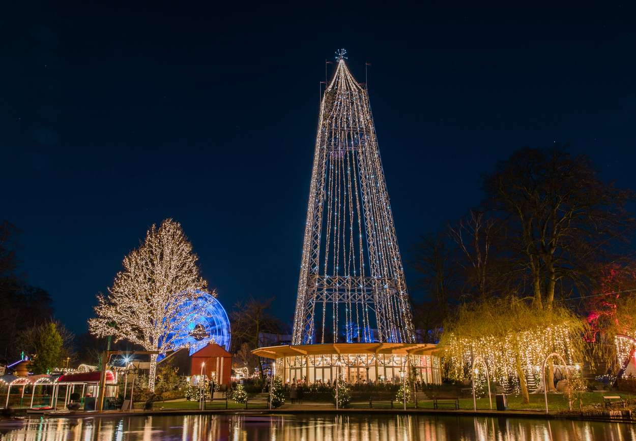 Foto av Sky-Tower med julelys