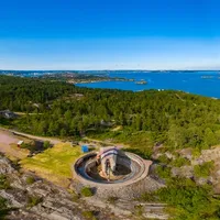Cannon II at Møvik with forest and sea in the background