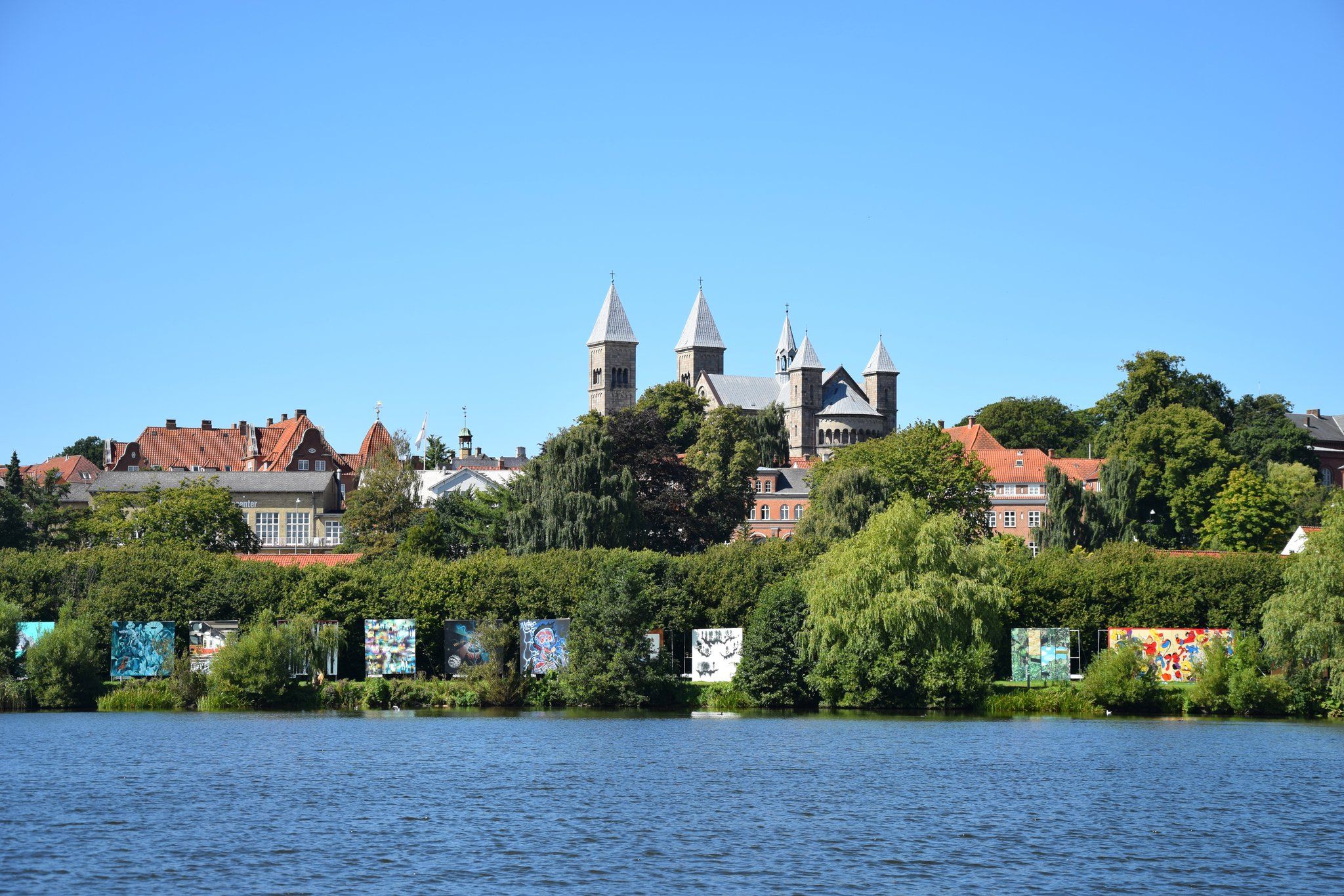 Viborg ligger vakkert til ved to innsjøer. Foto: Visit Denmark