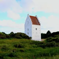 Den tilsandede Sct. Laurentii Kirke ligger syd for Skagen. Foto: Fjord Line