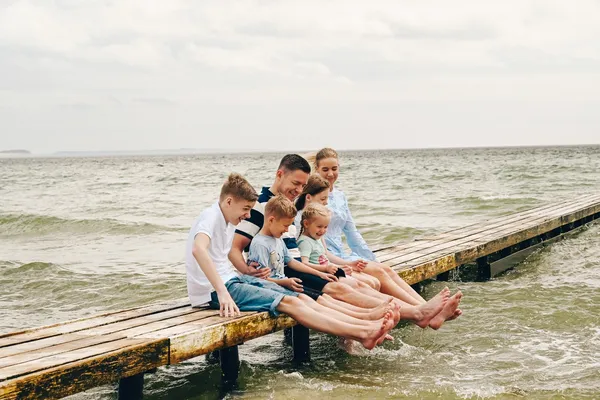Dansk ferieidyll: I Danmark står eventyrene i kø for familien Eriksen.