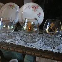 Slottet er proppet med kunstverk og antikviteter. Her ser vi cognac-glassene til Napoleon.Foto: Fjord Line