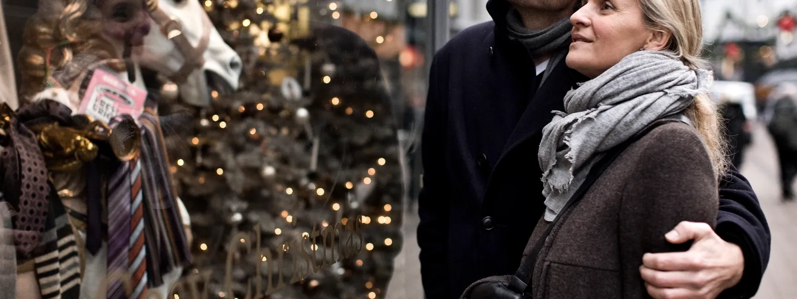 Foto av par på shopping i Strøget