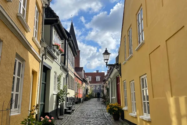 Den idylliske gaten Hjelmerstald. Foto: Fjord Line
