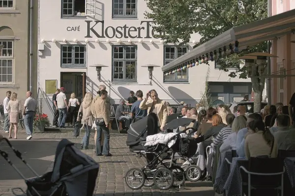 Cafe KlosterTorvet er en populær cafe på C.W. Obels Plads. Foto: VisitAalborg