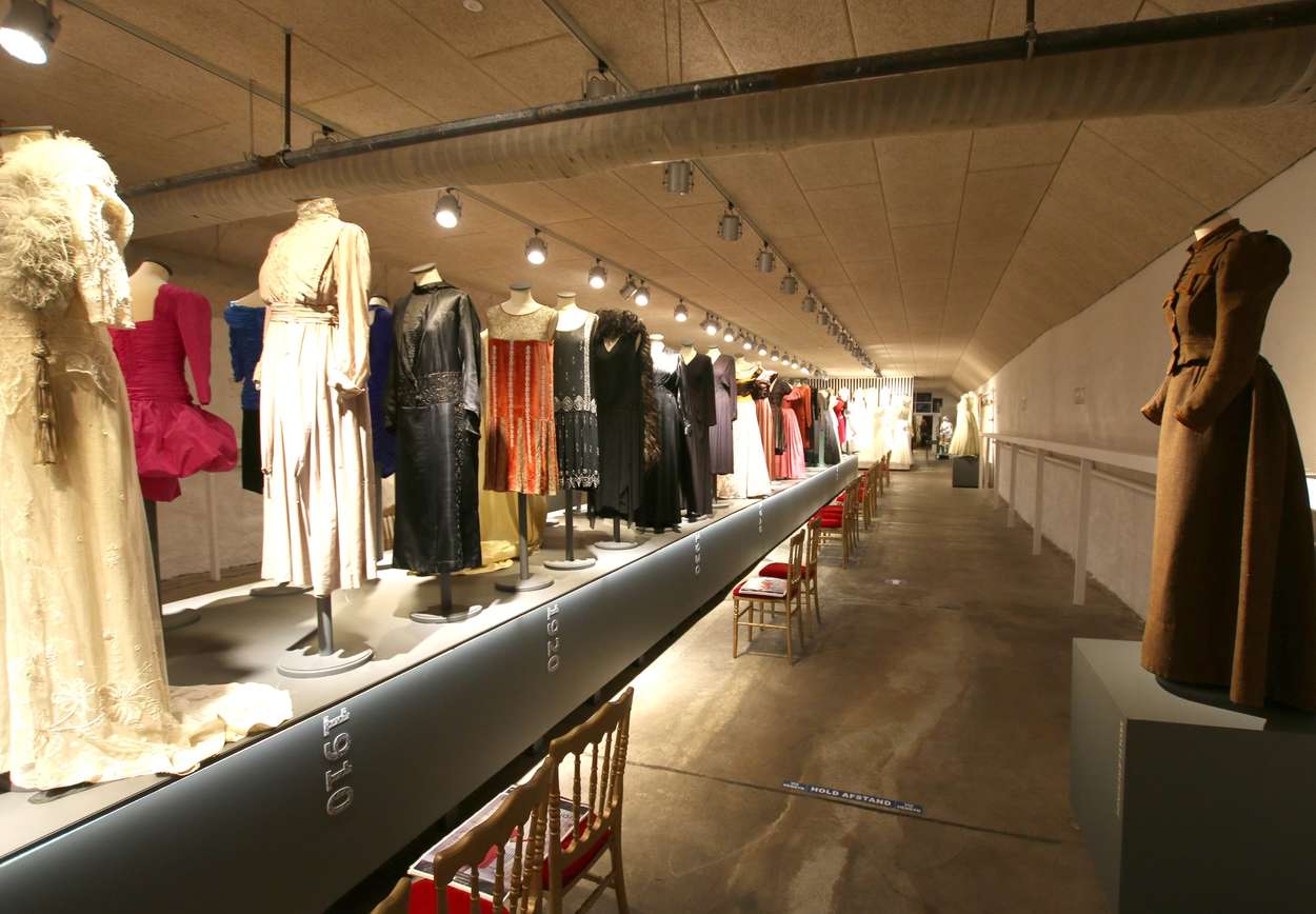 Eget kjolemuseum med fantastiske kreasjoner fra en rekke epoker. Foto: Fjord Line