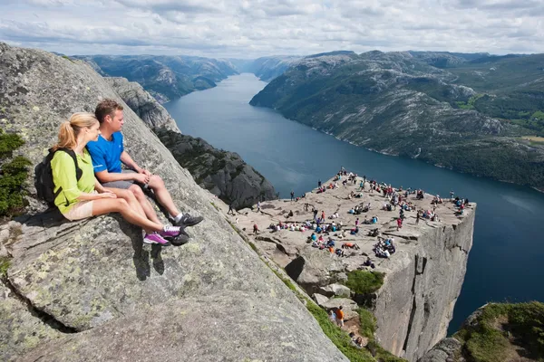Udsigt over Preikestolen og Lysefjorden.