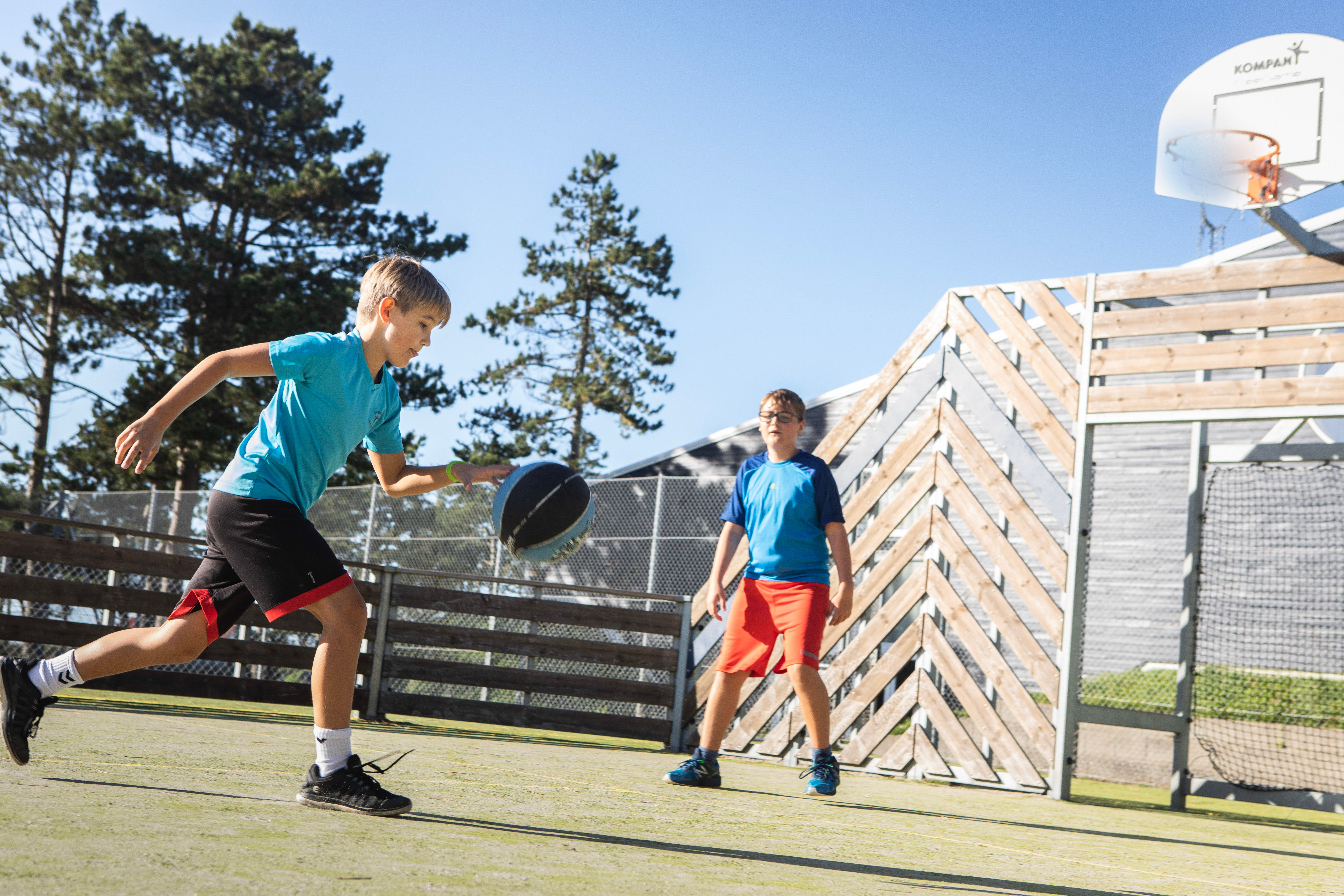 Foto av barn som leker 