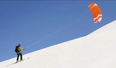 Snowkiting