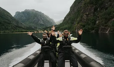Udforsk Hardangerfjord til vands og til lands