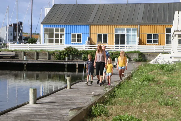 Landals feriesentre byr på hygge og opplevelser for store og små. Her fra Ebeltoft. Foto: Landal Ebeltoft Øer Maritime Ferieby 