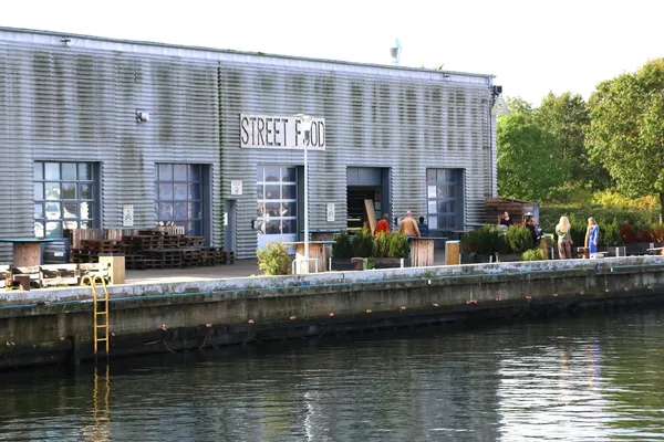 Street Food: I den nye pulserende bydelen er allerede Aalborg Street Food på plass. Stedet ligger i vanvittig lekre omgivelser. Foto: Fjord Line