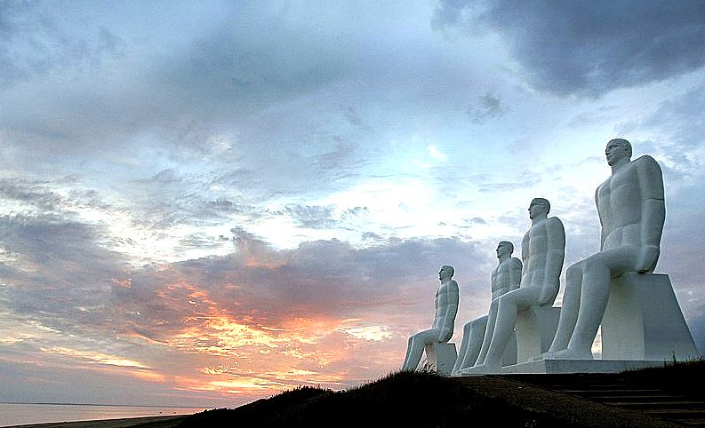 Skulpturen «Mennesket ved havet». Foto: Visit Denmark