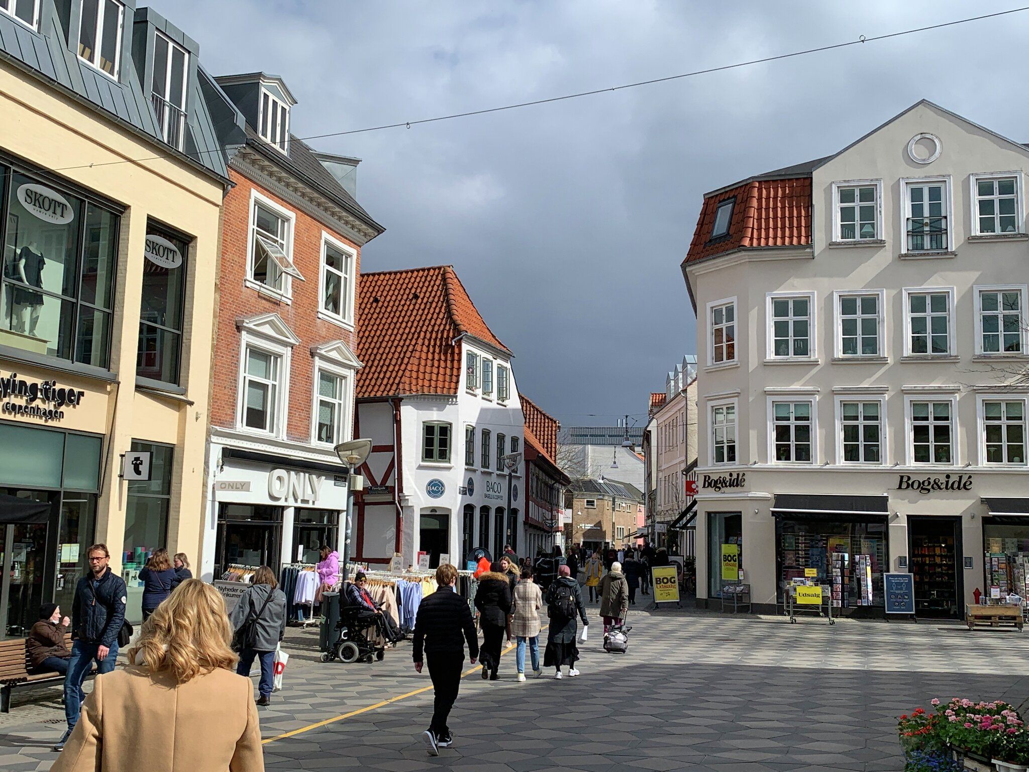Yrende liv i Algade en vårdag. Foto: Fjord Line