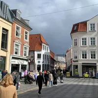 Yrende liv i Algade en vårdag. Foto: Fjord Line