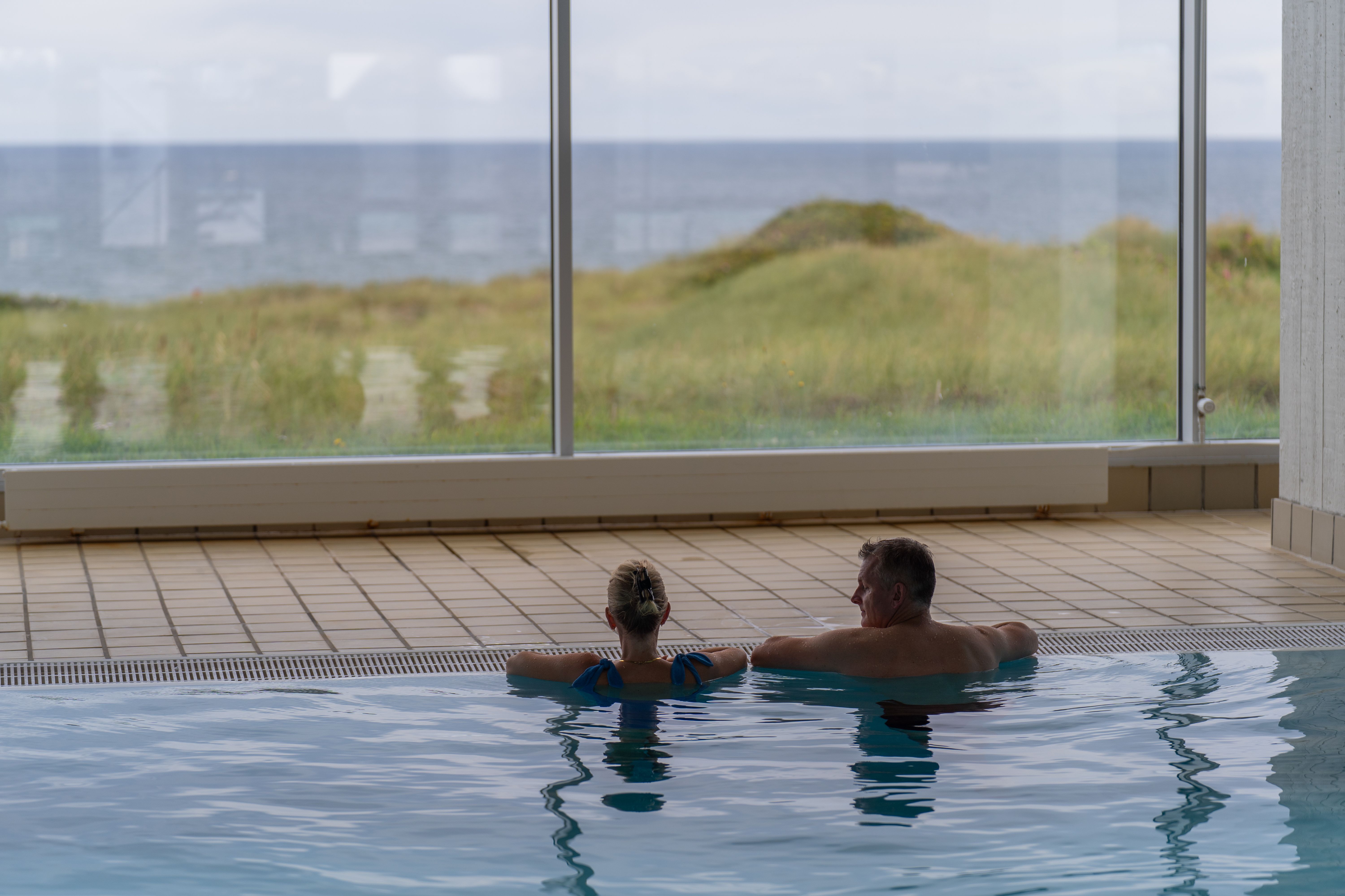 Par i basseng. Foto.