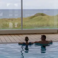 Par i basseng. Foto.