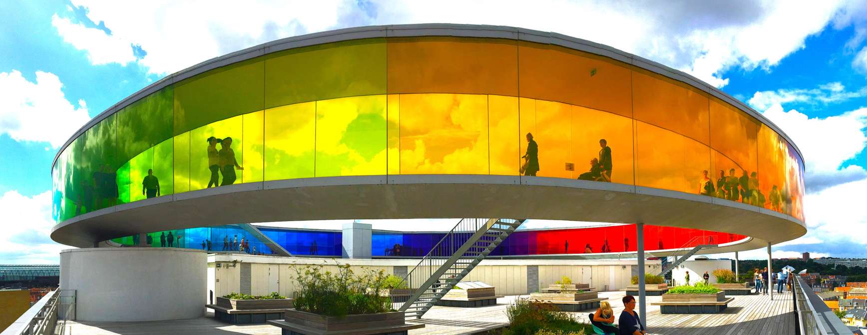 ARoS kunstmuseum i Aarhus med sine fantastiske farger