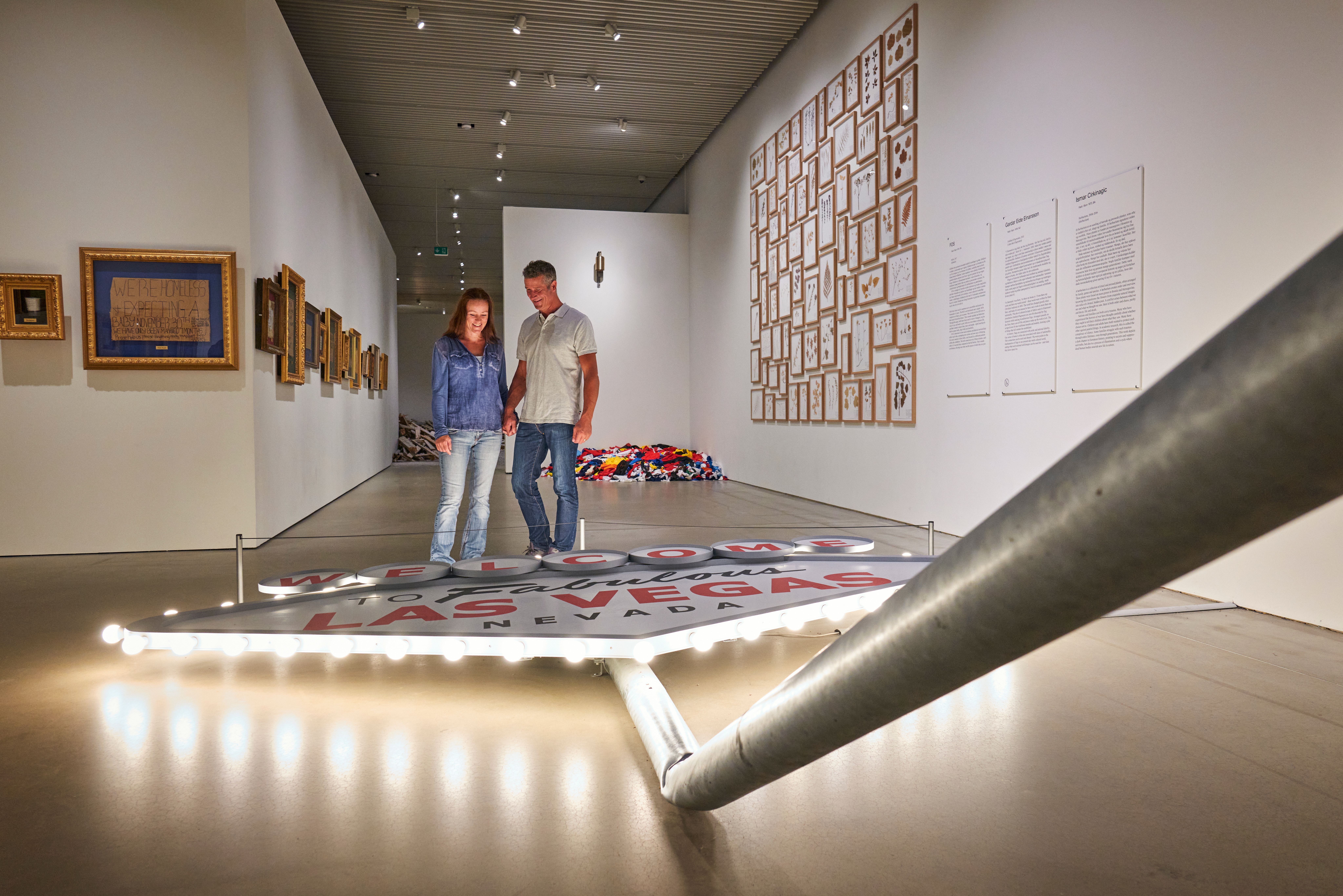 Par ser på kunst i ARoS Aarhus