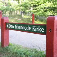 Den tilsandede Sct. Laurentii Kirke ligger syd for Skagen. Foto: Fjord Line