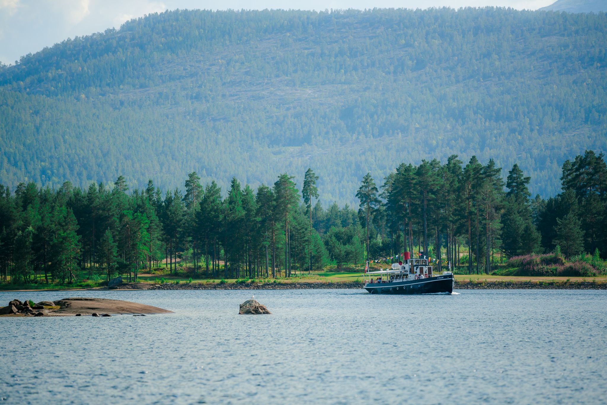 Lock cruise with the vintage boat M/S Fram