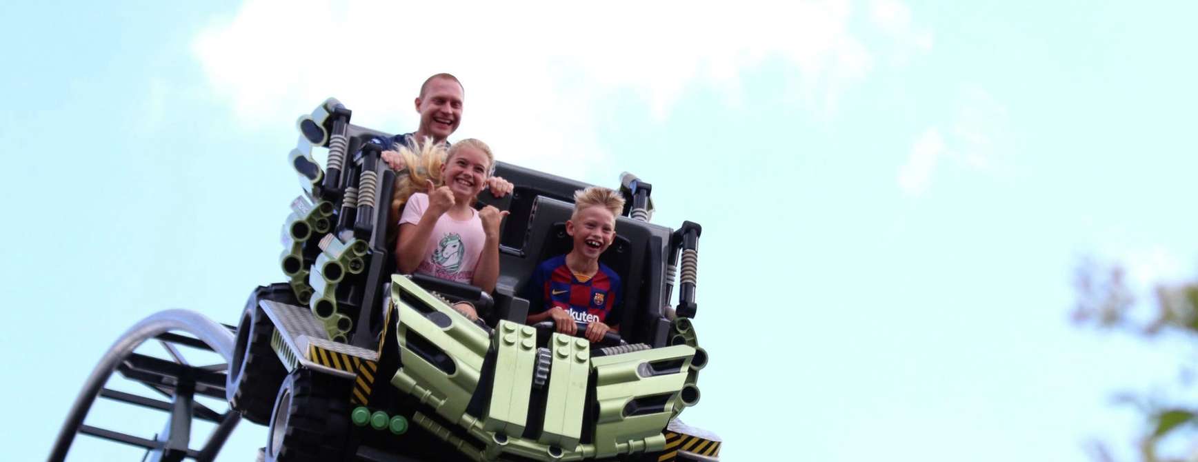Familie tar legovogn i Legoland