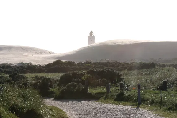 Rubjerg Knude fyr var på vei til å forsvinne ut i havet, men ble reddet i tolvte time høsten 2019. Foto: Fjord Line