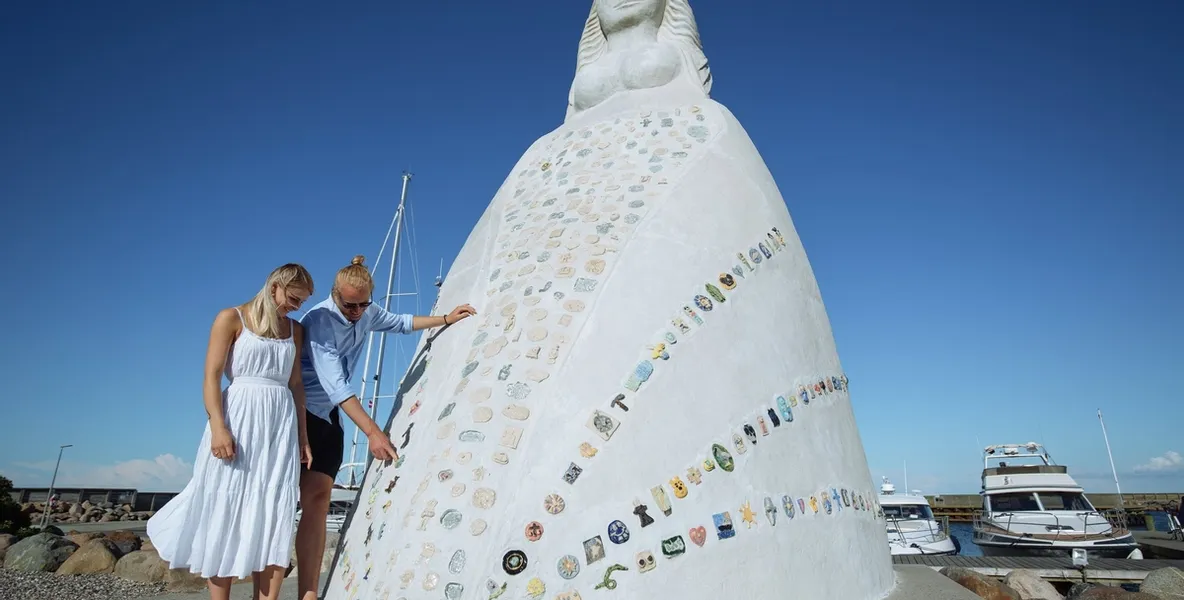 Par utforsker "Fruen fra havet"