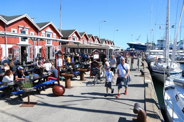 Bryggeliv: Bryggesleng, kos og sjømat. Det er én av hovedingrediensene for en sommertur til Skagen. Foto: Fjord Line