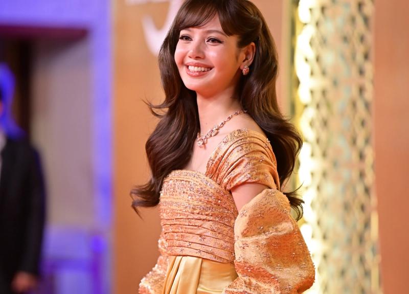 THE WARDROBE: Lisa in Balmain for TAT’s “Amazing Thailand Ambassador” Exclusive Night at Wat Arun