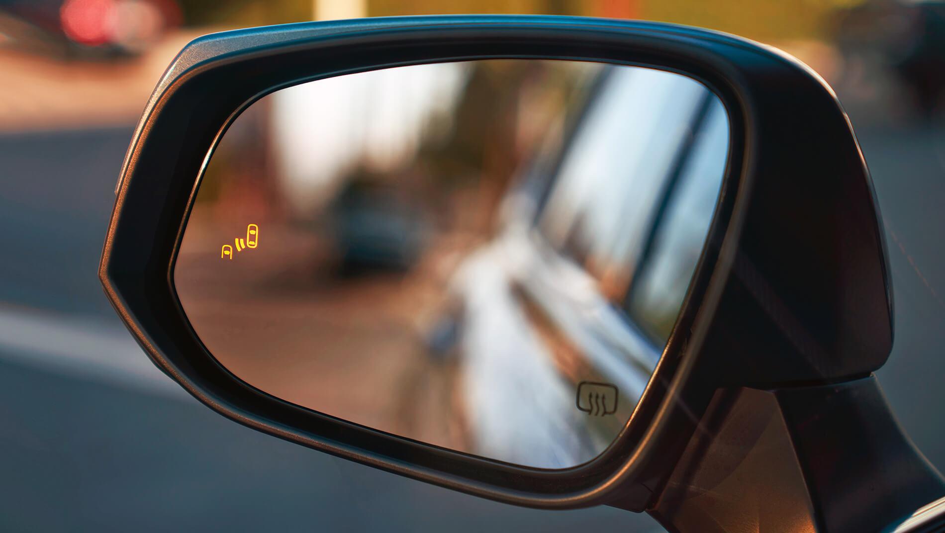 Toyota Highlander blind spot monitoring and defrost ready side mirror