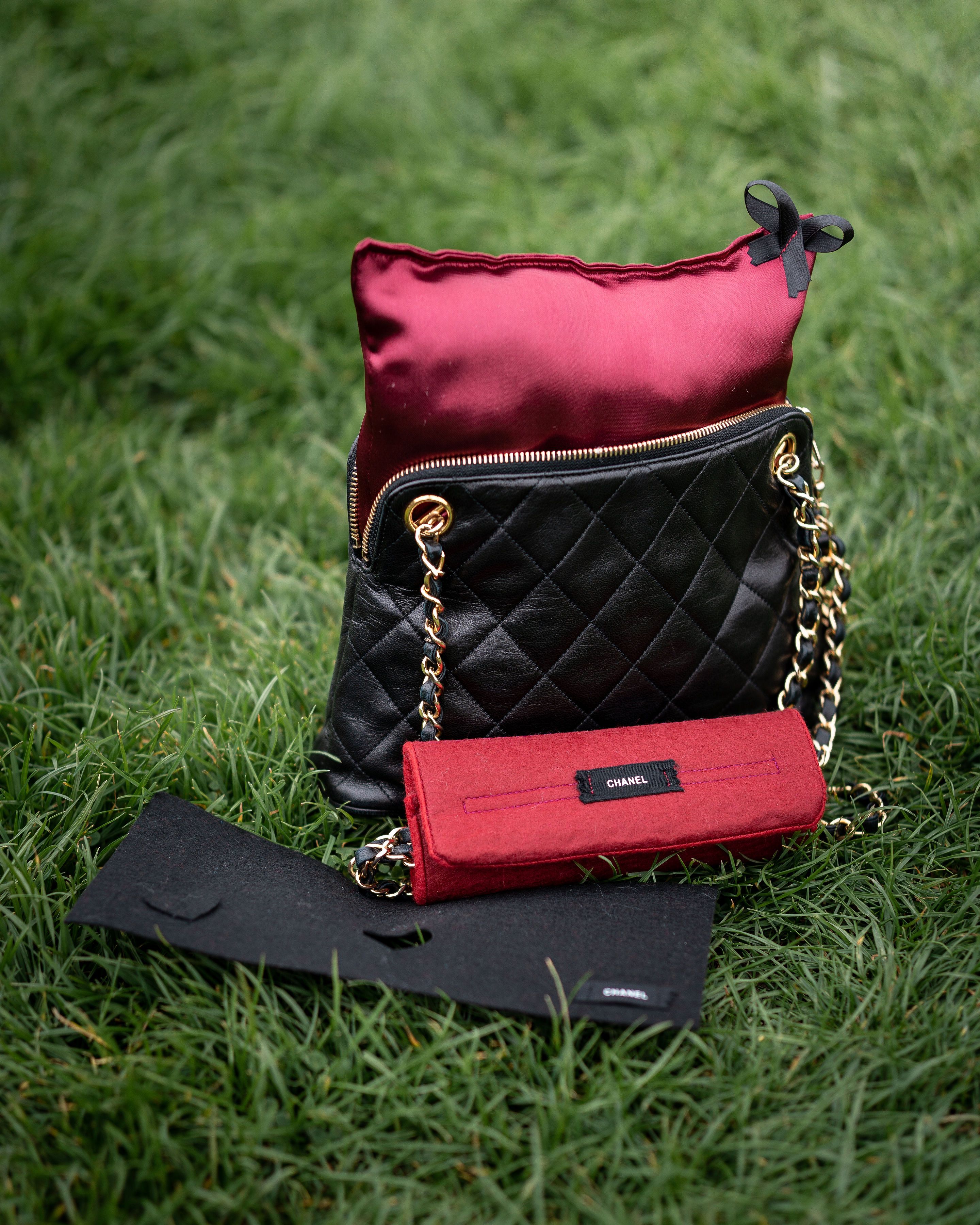 Chain wrap padded protector for flap bags