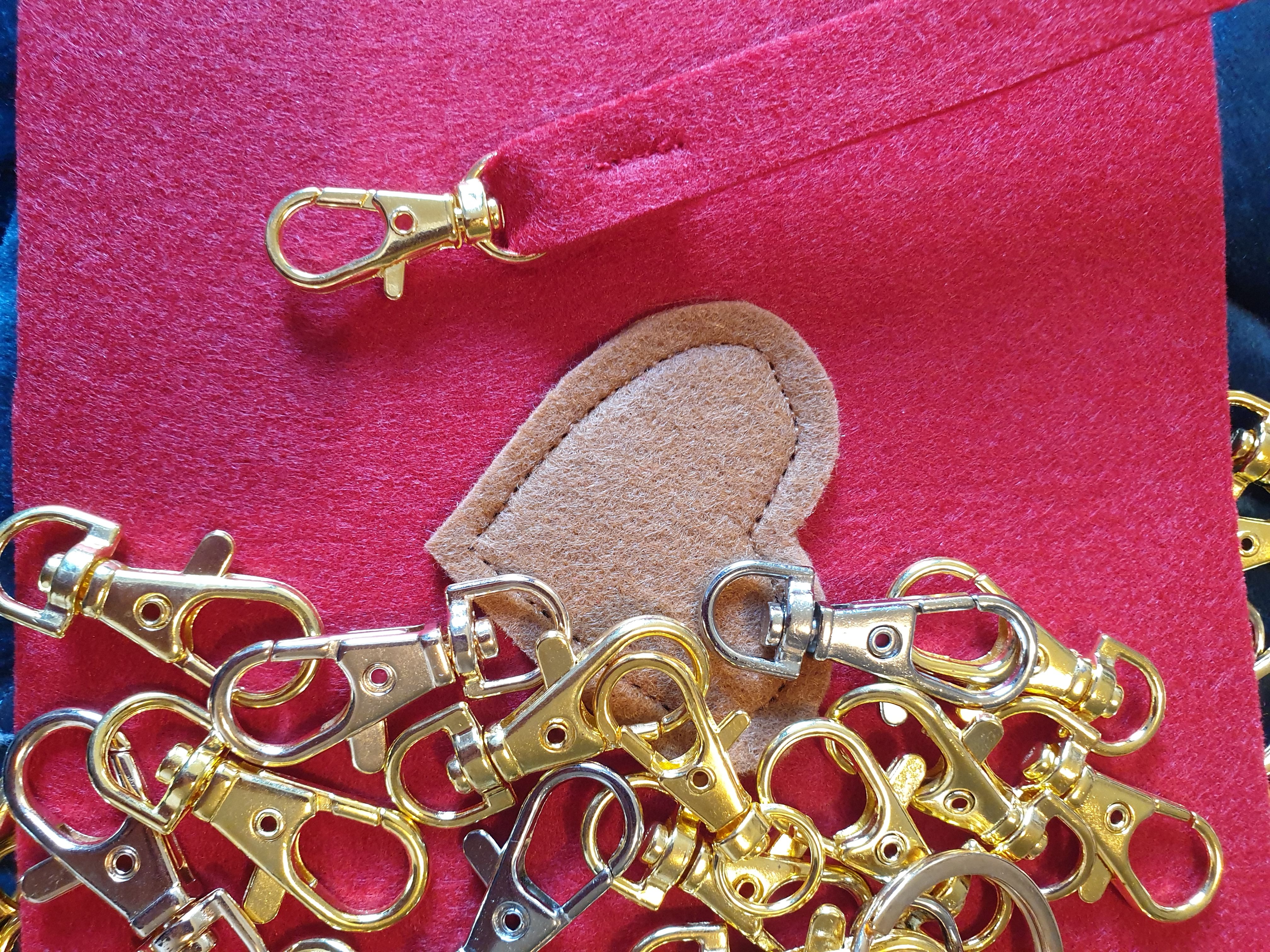 Bag Extras pockets, key clips, D ring, bees, etc 8