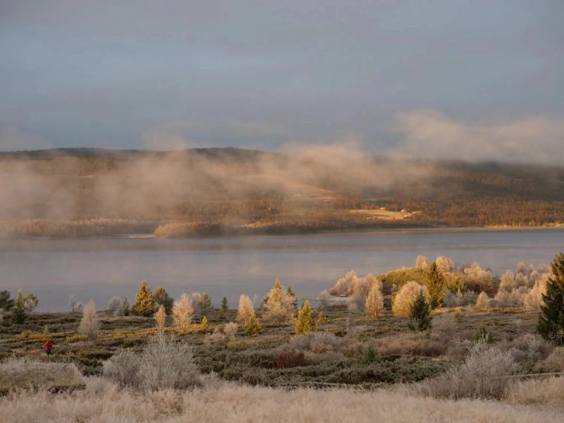 Mist over the lake below Nøsen in autumn