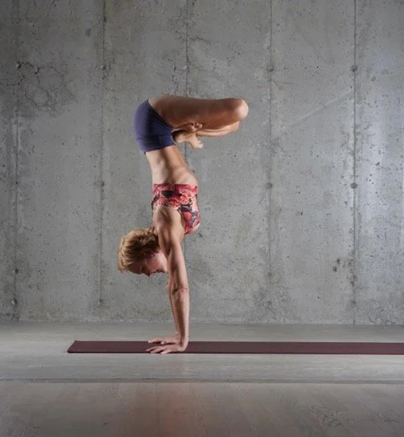 Ellen Johannesen doing a handstand in lotus