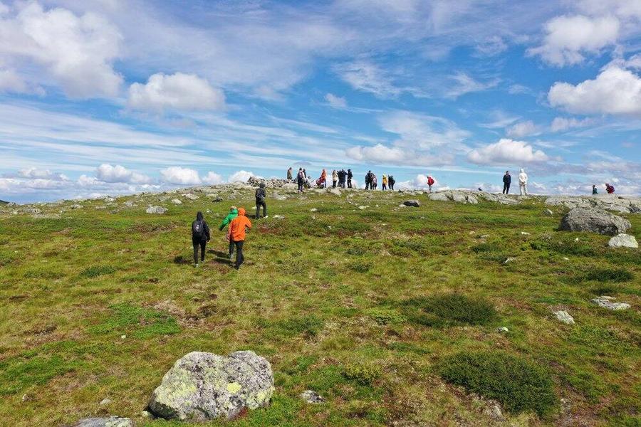 En gruppe på tur i fjellet