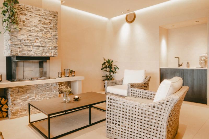 The lounge, stone fireplace and wicker chairs