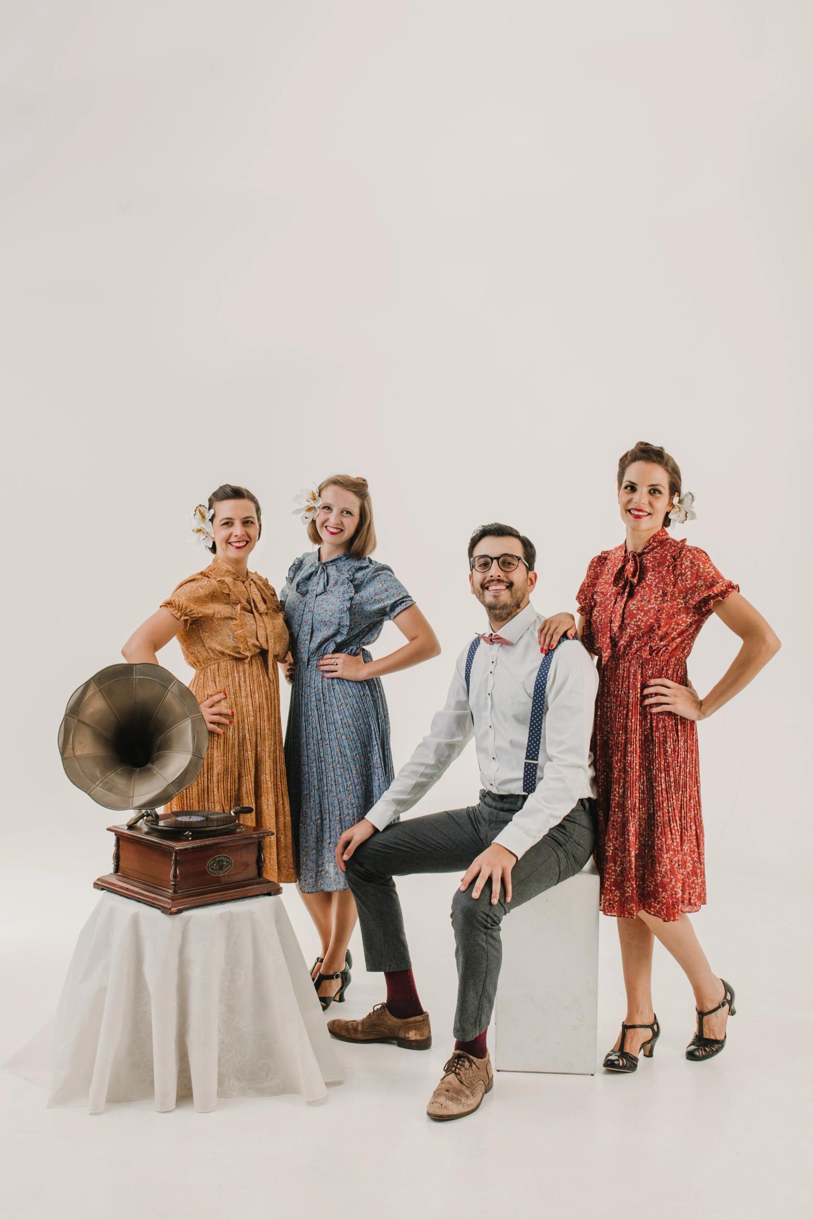 Las integrantes de Dómisol Sisters, banda de swing valenciana
