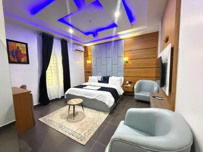 Rooms & Suites