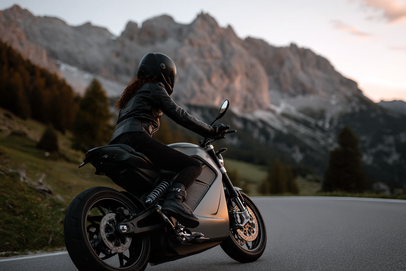 E-Motorrad in den Bergen