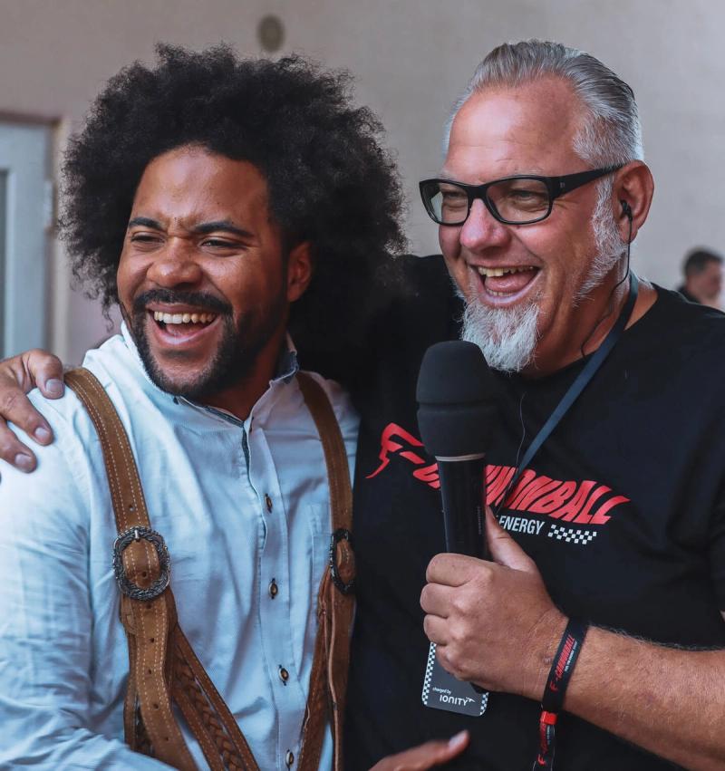 carbonify Co-Founder Alexander Bangula und Ove Kröger beim E-Cannonball 2023