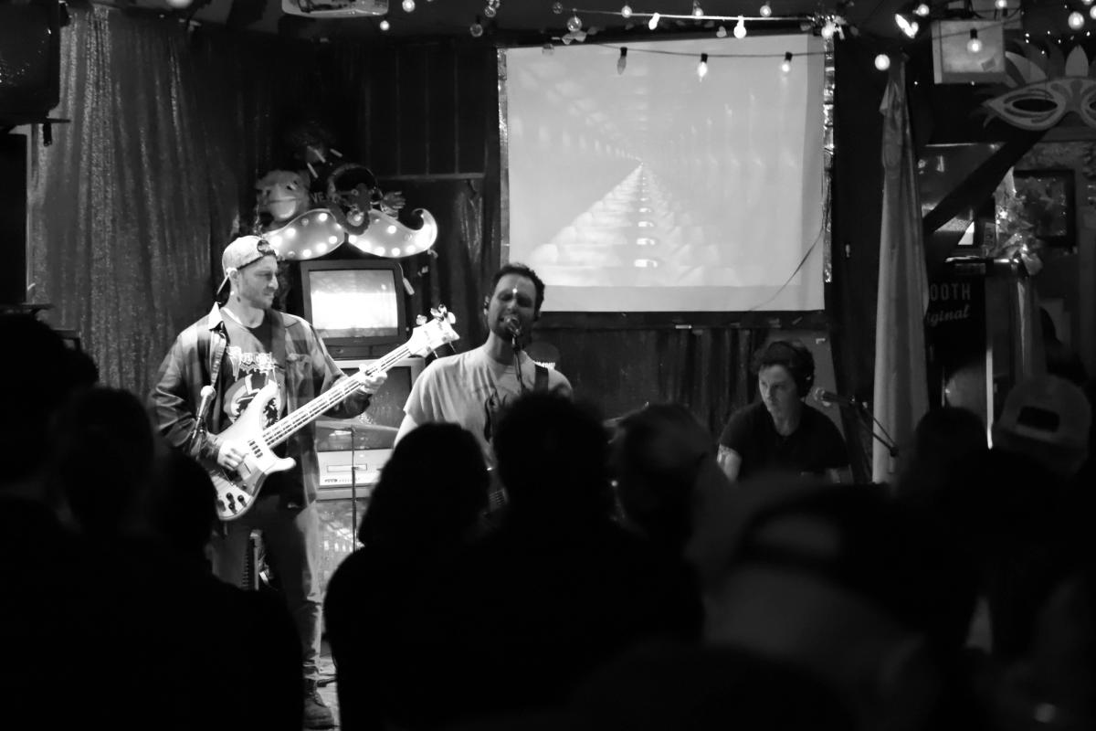 Pasha Petrosyan of Flash Flash Comfort talks beating perfectionism, building momentum in Chicago’s DIY scene