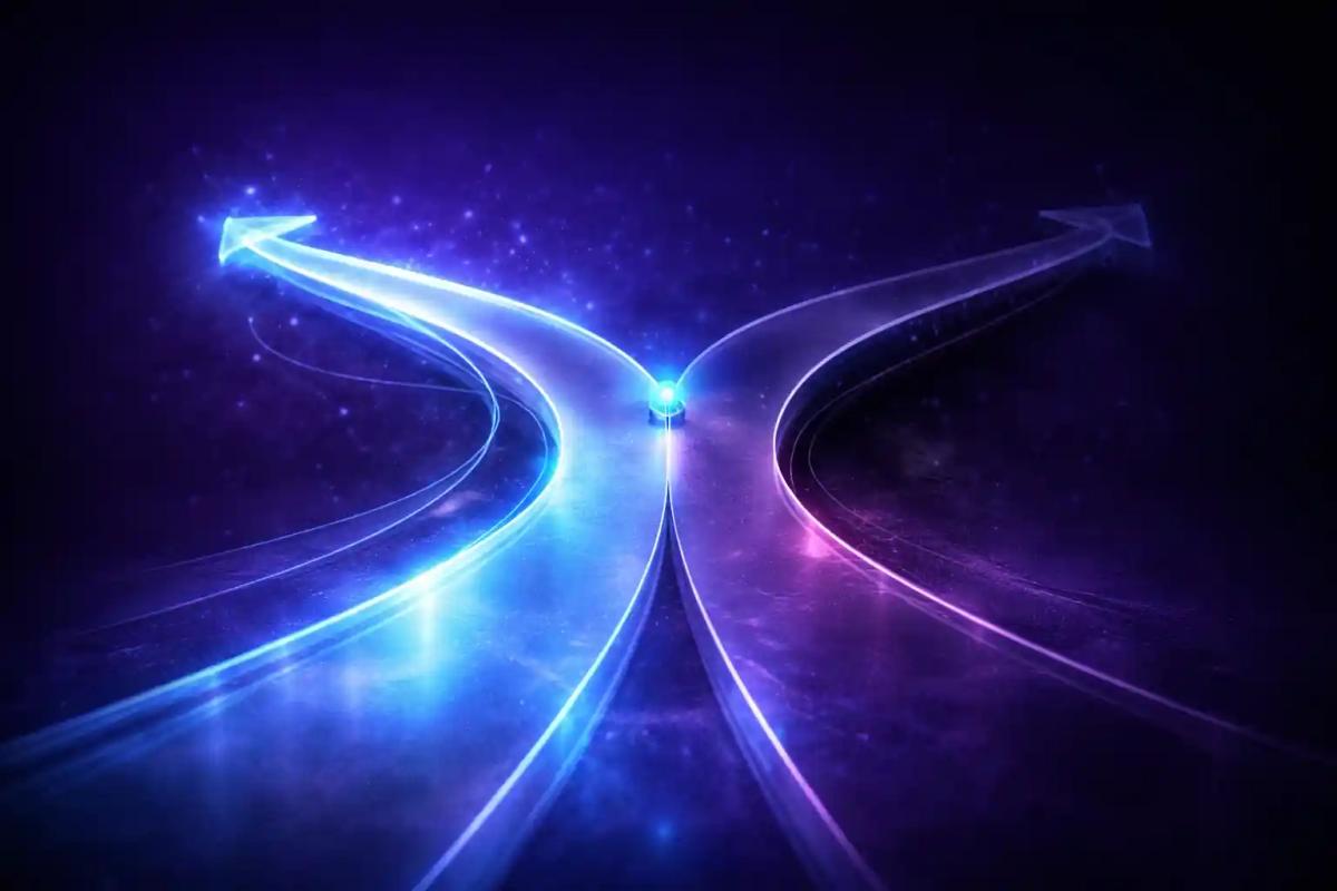 Dos caminos 3D divergentes de cristal con resplandor azul eléctrico y oscuro sobre fondo púrpura-azul marino