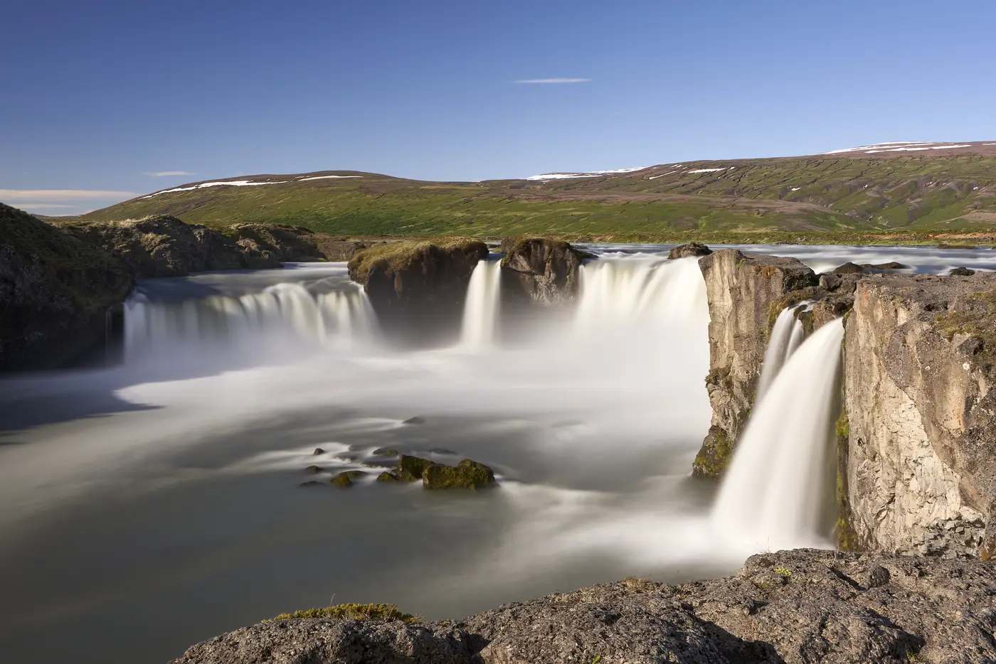Der weite Halbkreis des Goðafoss