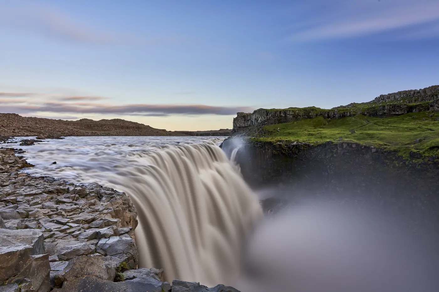 Die wuchtige Wasserwand des Dettifoss