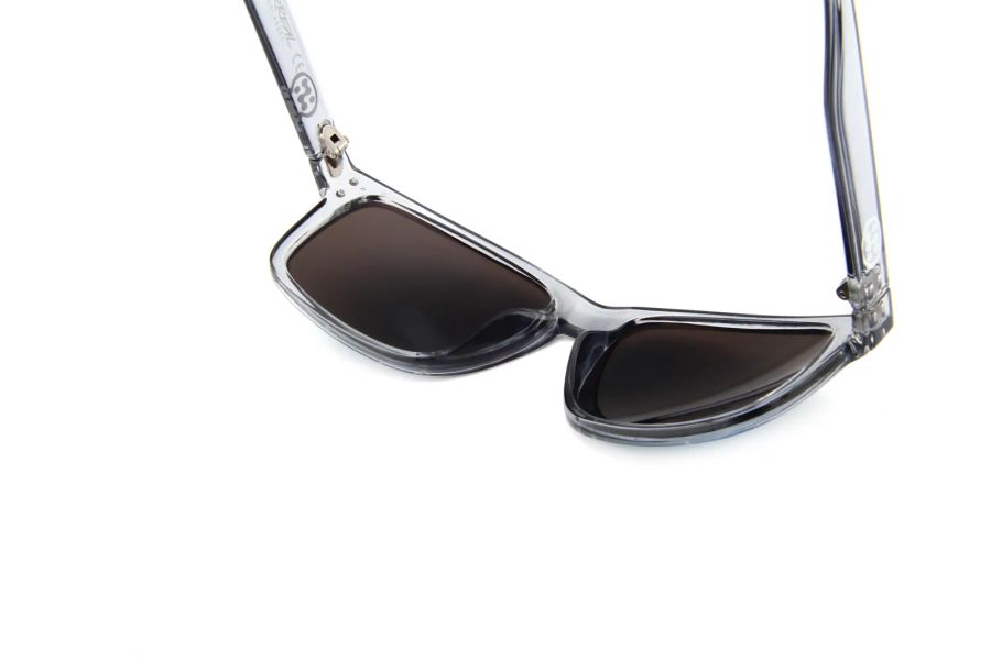 Hinge and transparent temple detail of DM-524 reflective lens sports sunglasses