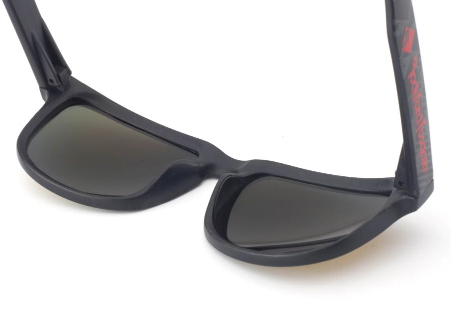 Frame and lens edge detail of DM-538 full-rim sports sunglasses