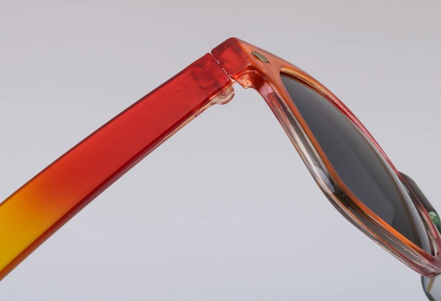 Multicolor temple detail on rainbow sunglasses DM-576