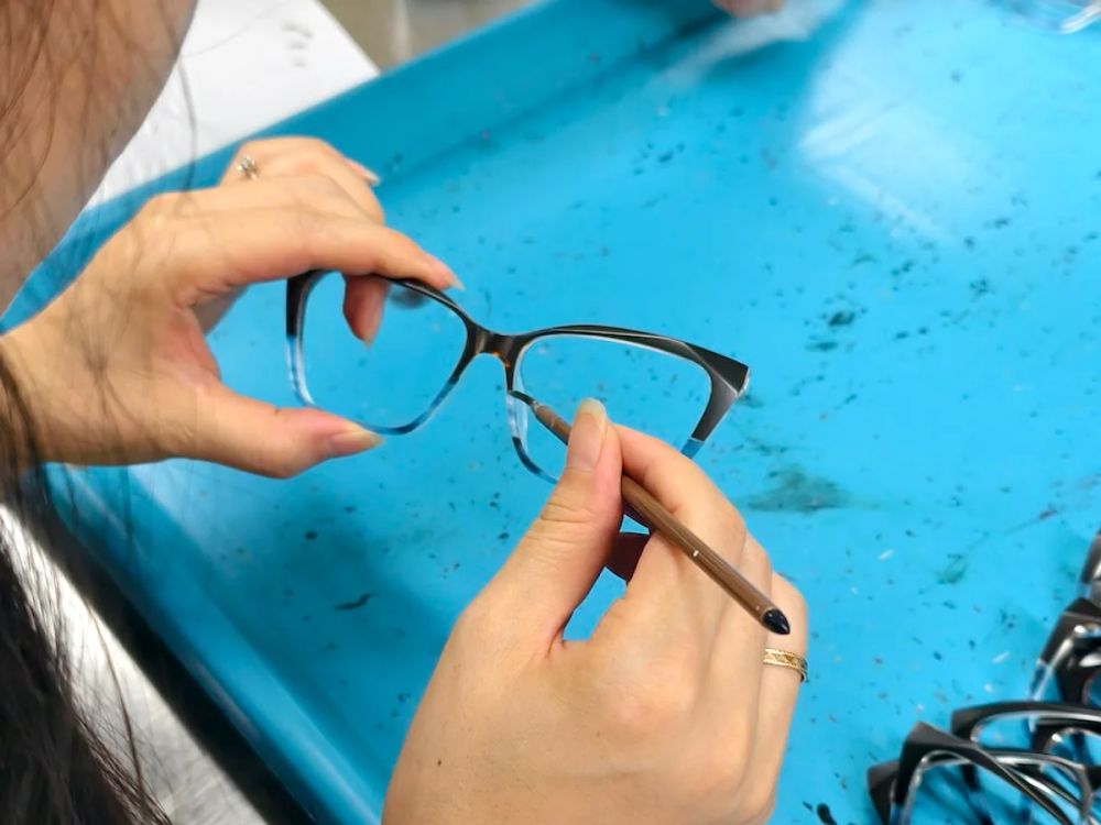 Sunglasses product route review at the factory